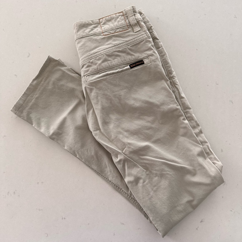 NUDIE JEAN SLIM ADAM SAND CHINO PANTS IN LIGHT BEIGE